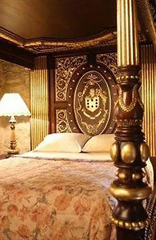 מונטריאול Hotel Pierre Du Calvet 4*,  קנדה